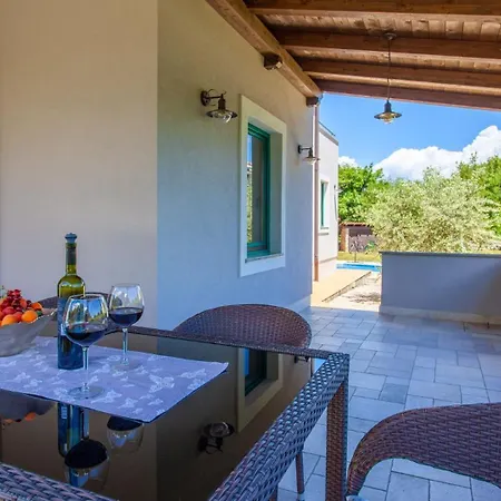 Villa Tara With Beautiful Heated Pool By Gu