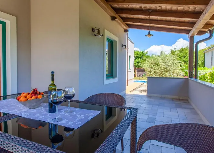 Villa Tara With Beautiful Heated Pool By Gu