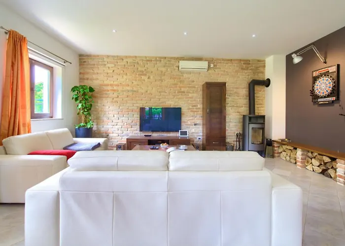 Villa Tara With Beautiful Heated Pool By Gu
