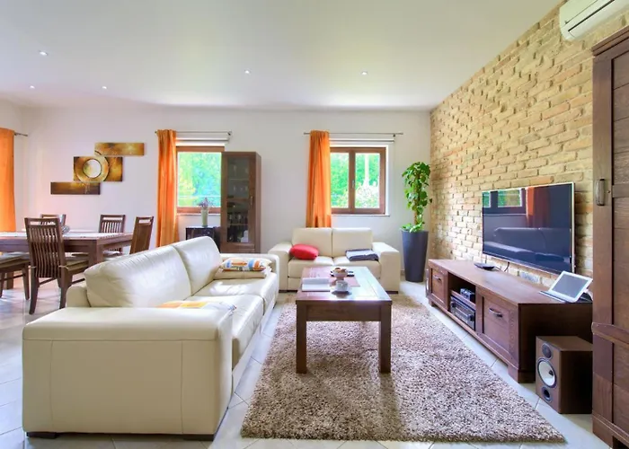 Villa Tara With Beautiful Heated Pool By Gu Kras
