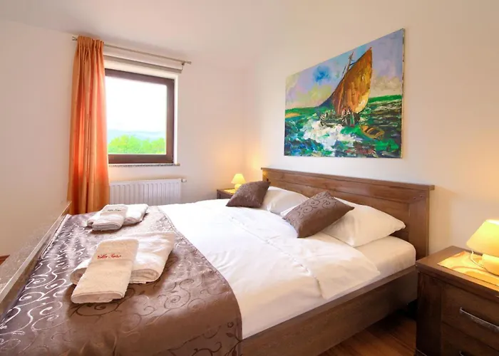 Villa Tara With Beautiful Heated Pool By Gu Kras