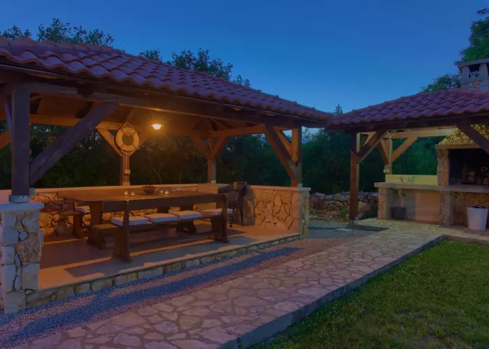 Villa Tara With Beautiful Heated Pool By Gu