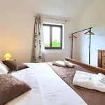 Villa Tara With Beautiful Heated Pool By Gu