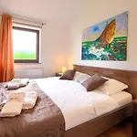 Villa Tara With Beautiful Heated Pool By Gu Kras