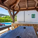 Tara With Beautiful Heated Pool By Gu Villa