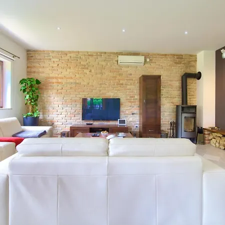 Villa Tara With Beautiful Heated Pool By Gu