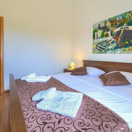 Villa Tara With Beautiful Heated Pool By Gu