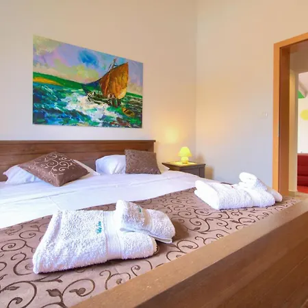 Tara With Beautiful Heated Pool By Gu Villa